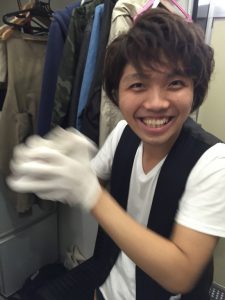 メッチャ笑顔でふっとるやんけー!