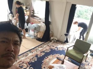 早朝に幹部3人で大掃除