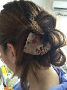 ねじりあげてクリップで留めただけです!