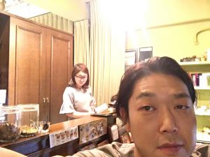え!なんか後ろの奴怒ってないか?