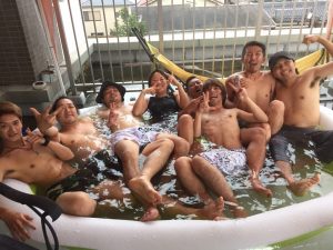 プールにて!