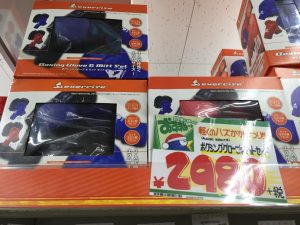 3000円ぐらいで買ったミットとグローブ♪