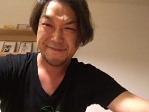 風呂上がりに一杯やってる画。髪伸びたなぁー。今回は大山か櫛引にお願いしよう。