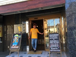 店主の古城が出てきた