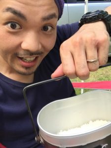 お米もうまく炊けたキャンパー浮田(-_^)