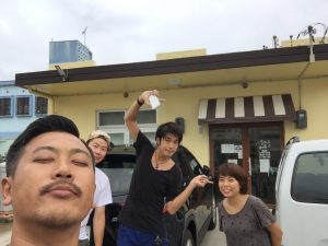 車で40分かけて与那原の「かでかる」に到着