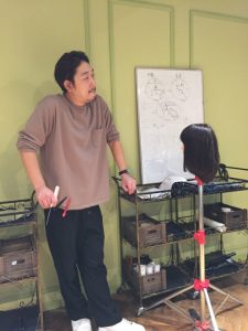 わかりやすく教えてくれる石井ジャーマネ。