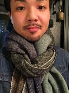 ストールを巻くと温かいし、お首回りが温かいと体もポカポカ♪