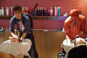 3年目の染谷は「オタク」 1年目の高田は「スパイダーマン」
