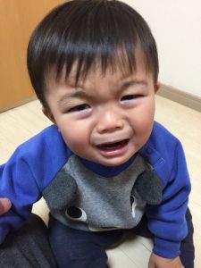 メッチャ泣いとるやん!!