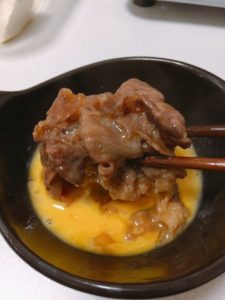 卵を絡めて…