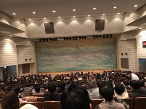 会場の人数ハンパないっす!!