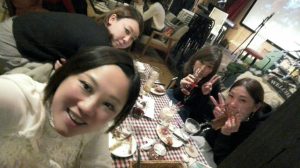 クリスマス女子会♡ プレゼント交換で恋愛教本をゆっこからもらいました。笑