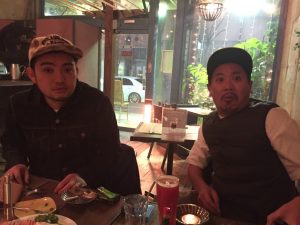 こんな表情で…